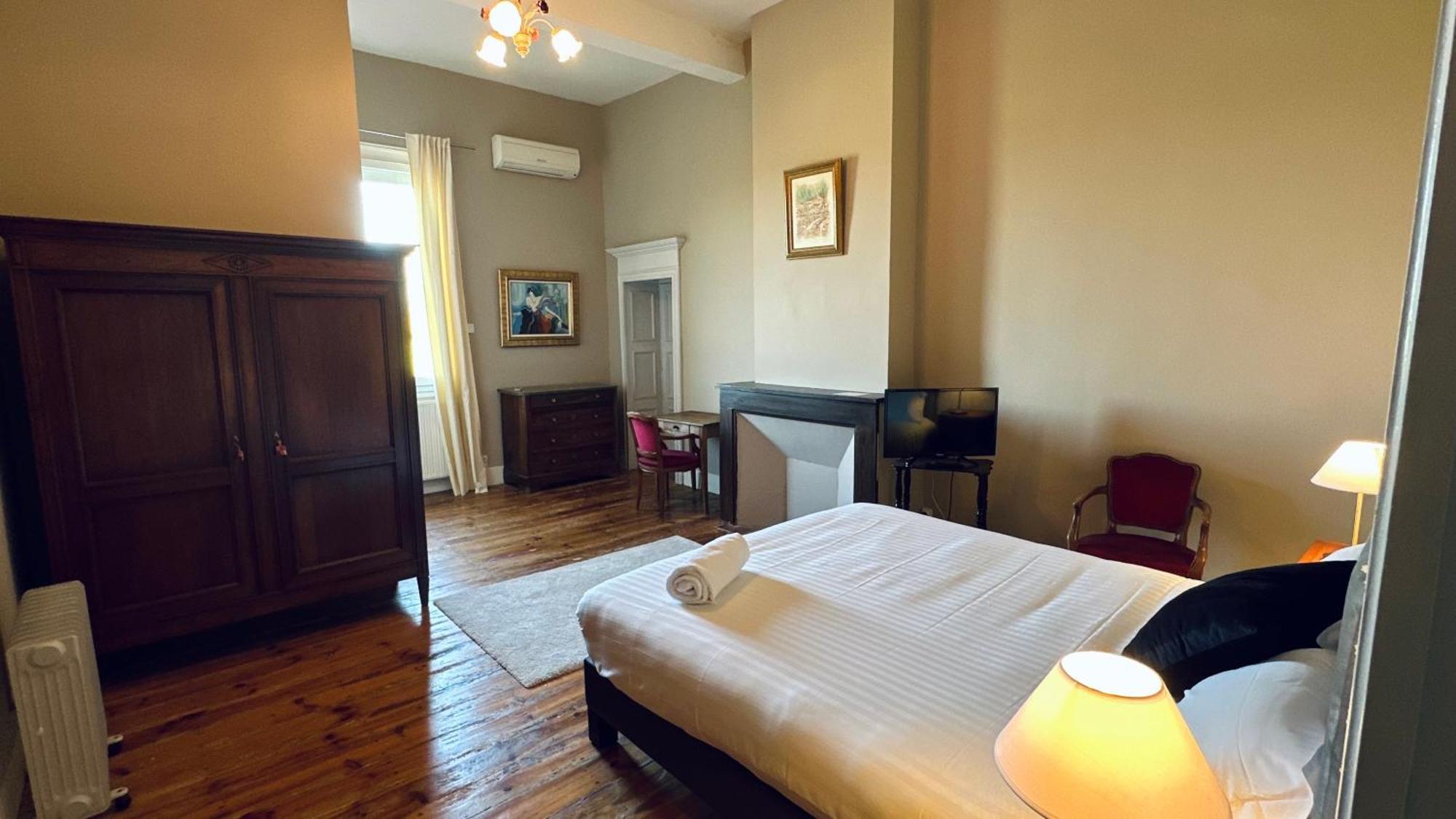 Le Manoir De Lisle Hotel Bagian luar foto